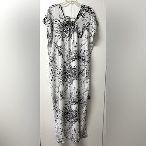 Traditional African Black & White Floral Maxi Dress NWO Tags One Size Fi…